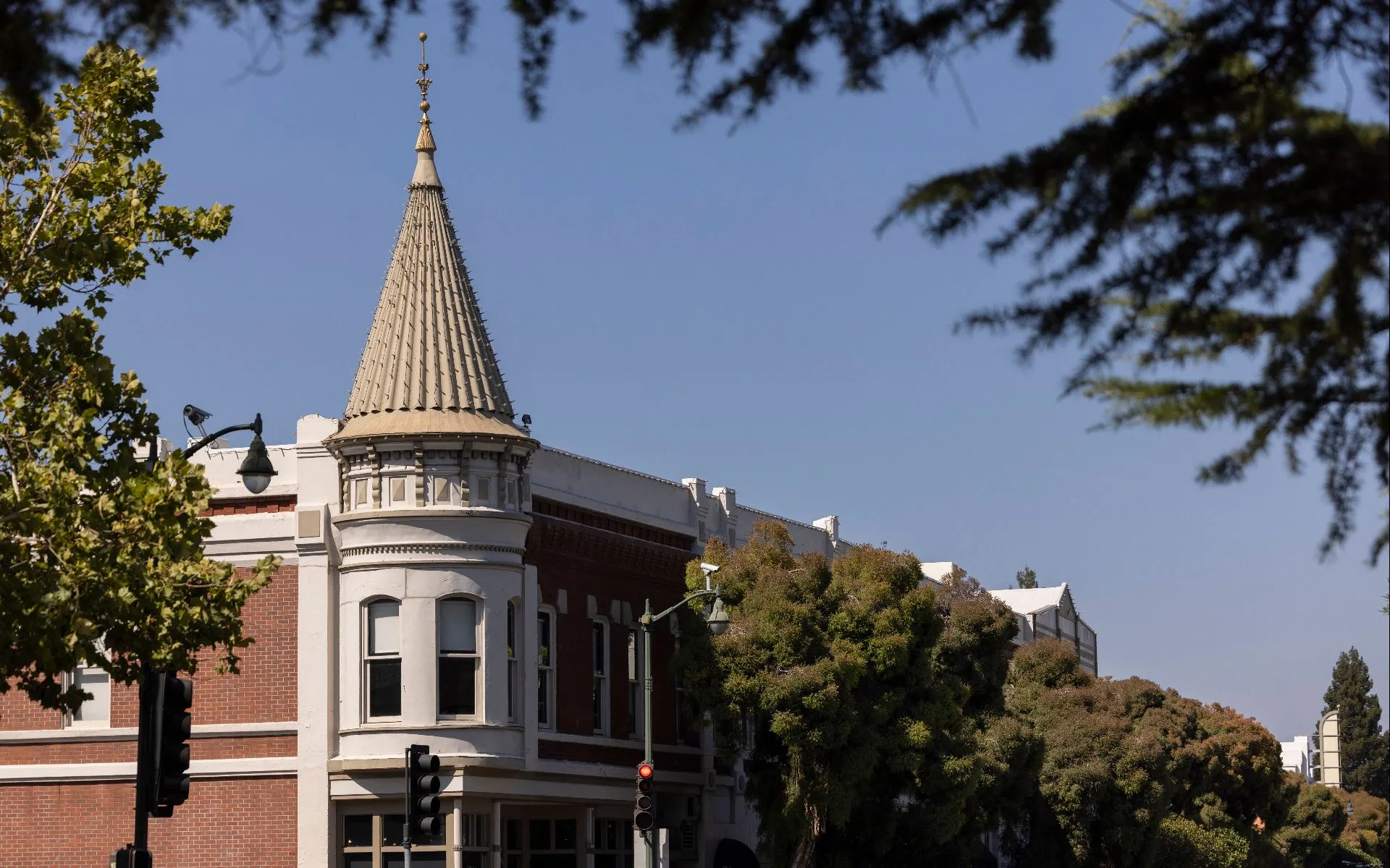 North Santa Cruz Avenue in downtown Los Gatos